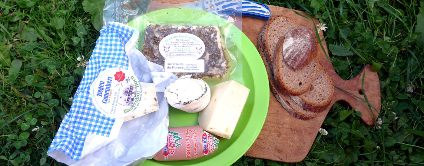 Käseplatte beim Bulli-Picknick