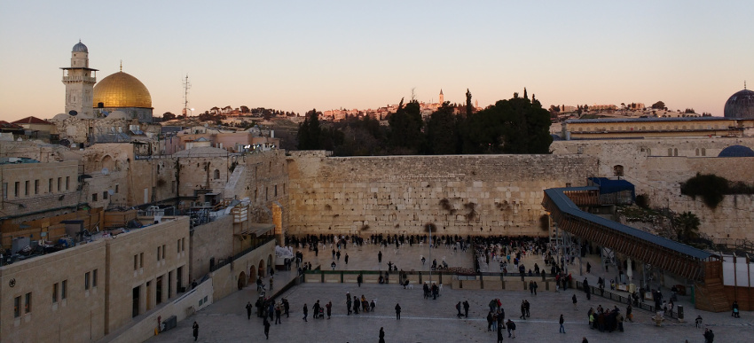 Klagemauer und Felsendom in der Altstadt von Jerusalem