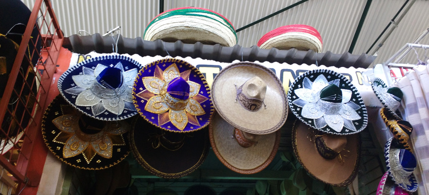 20180427_Oaxaca Mercado Benito Juarez Sombreros (c) Jäger des verlorenen Schmatzes