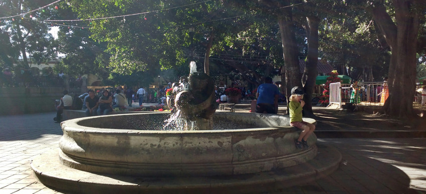 20180427_Oaxaca Zocalo Springbrunnen (c) Jäger des verlorenen Schmatzes