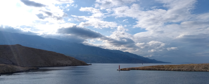 20180720__Insel Rab Windseite karg Bura (c) www.JaegerDesVerlorenenSchmatzes.de