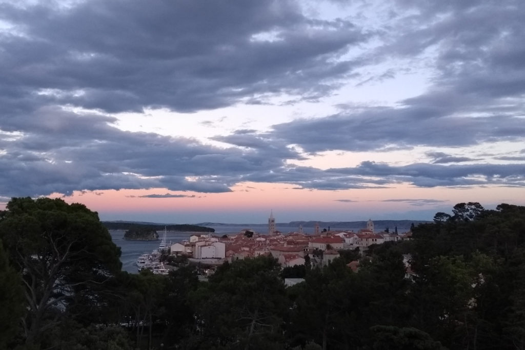 20180720__titel__Insel Rab Blick auf die Altstadt (c) www.JaegerDesVerlorenenSchmatzes.de