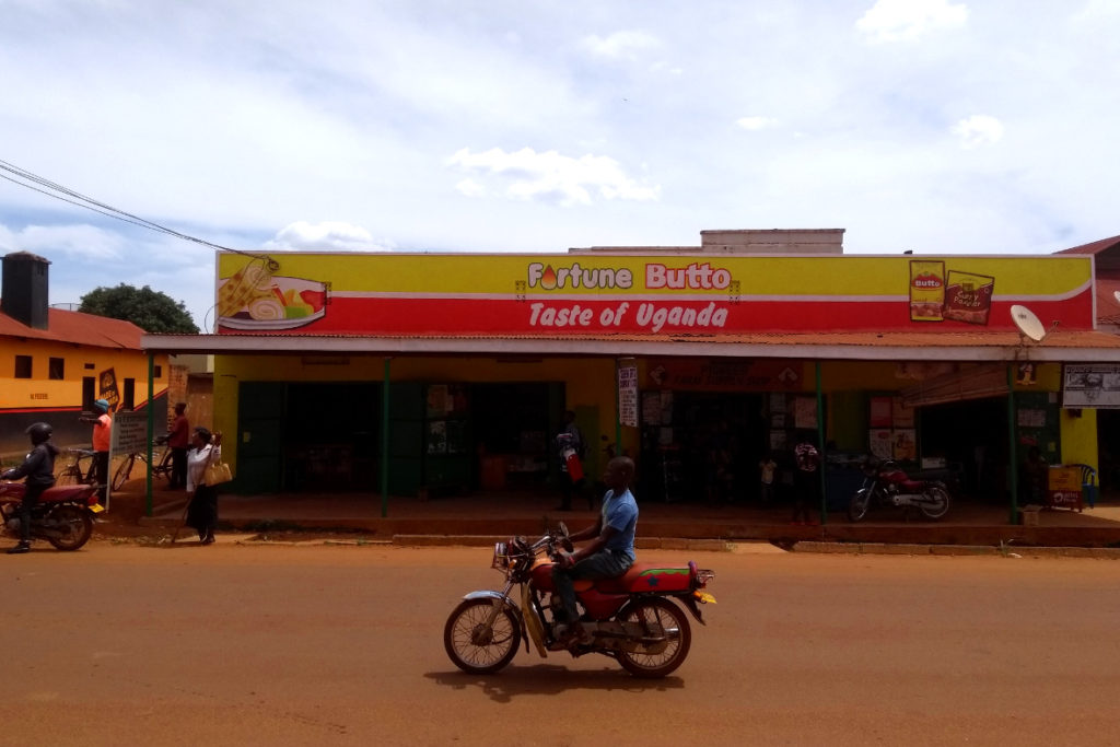 So schmeckt Uganda Streetfood (c) www.JaegerDesVerlorenenSchmatzes.de