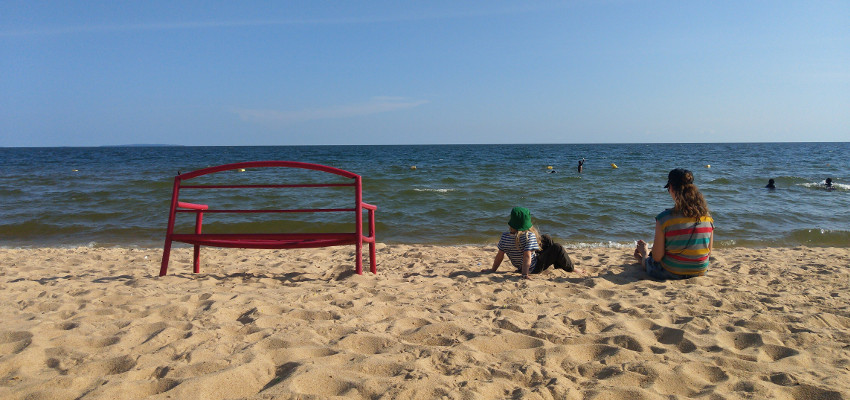 Uganda liegt natürlich nicht am Meer, sondern am Viktoriasee. Am Strand chillen und aufs Wasser gucken geht hier aber auch! 