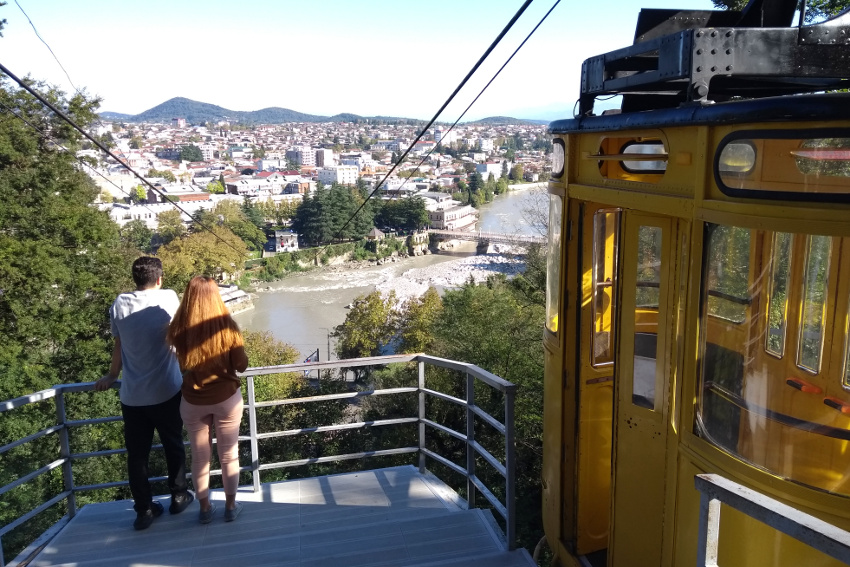 Kutaisi Georgien Seilbahn Vergnügungspark Ausblick. (#c) www.JaegerDesVerlorenenSchmatzes.de