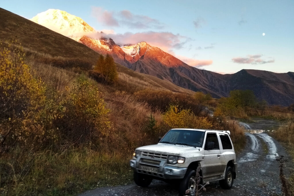 titel_Weinstraße Offroadpiste Ambrolauri Ushguli Georgien (c) www.JaegerDesVerlorenenSchmatzes.de