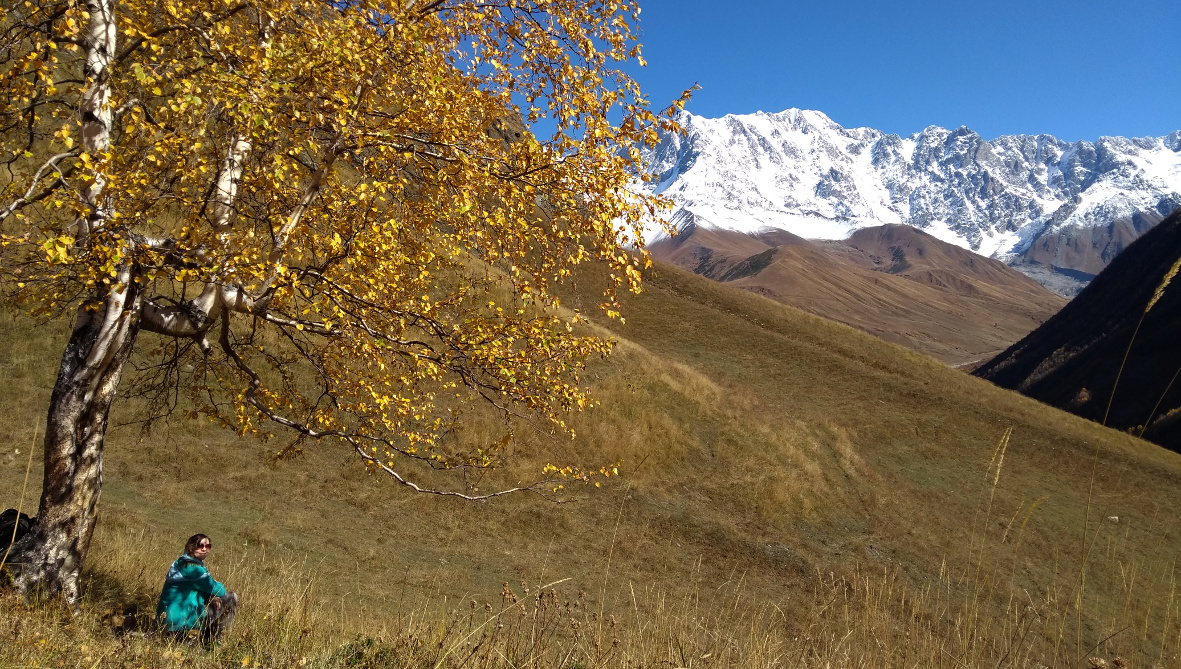 Ushguli Georgien Svanetien Gletscher Herbst Wandern Herbstlaub (c) www.JaegerDesVerlorenenSchmatzes.de